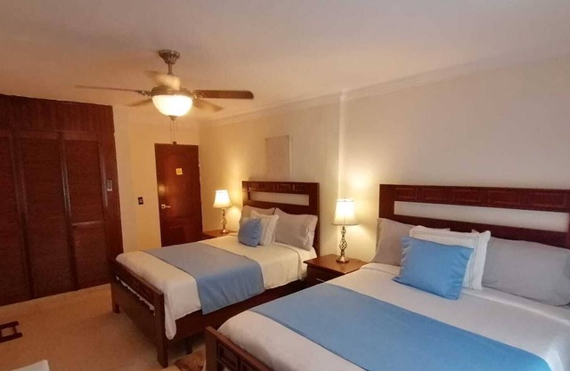 Spacious 7 Bedroom house with pool and Terrace