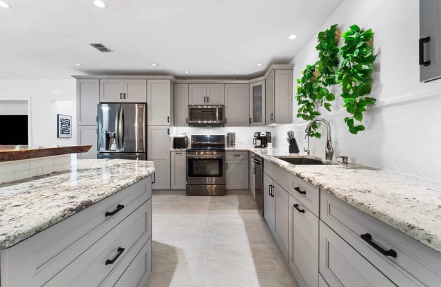 Spacious 8BR w/Guesthouse + Pool & Tons of Games