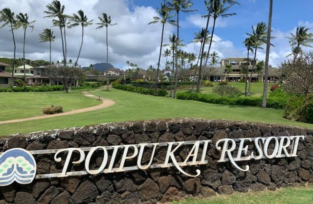 Spacious affordable 2br/2ba/3lanai remodeled condo, perfect location in Poipu!