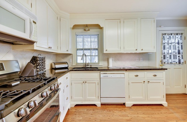 Spacious Amarillo Home with Shared Fire Pit!