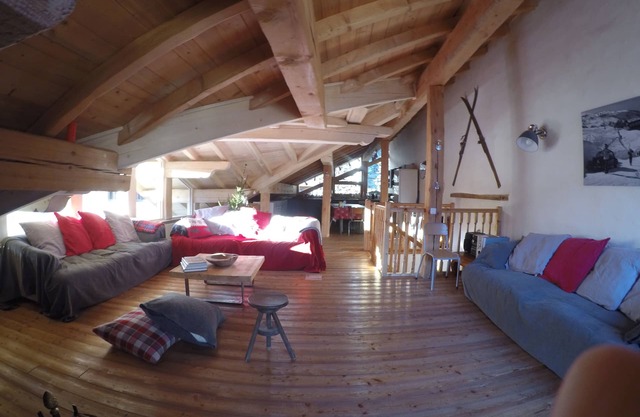 Spacious and comfortable chalet for 13 people - connected to Arcs 2000 in 20 minutes