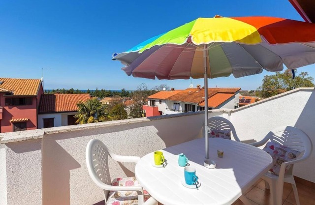 Spacious and fully equipped two bedroom apartment in a top location in Porec near the beach, with sea view