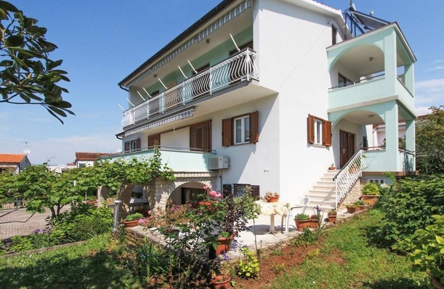 Spacious and fully equipped two bedroom apartment in a great location in Porec near the beach