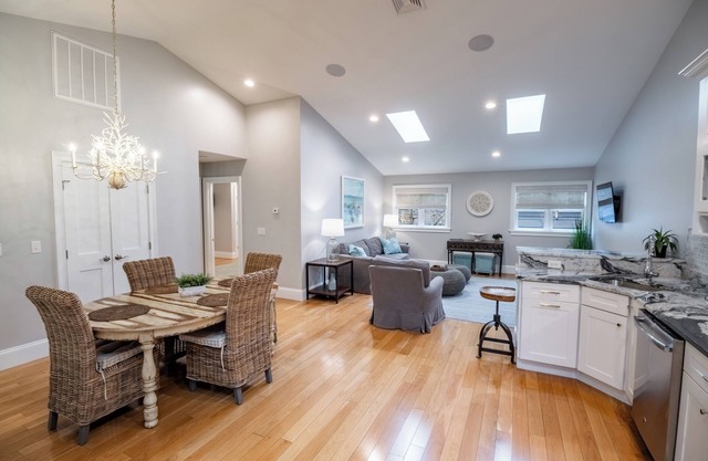 Spacious and Updated 2 Bedroom Condo in the Heart of Newport
