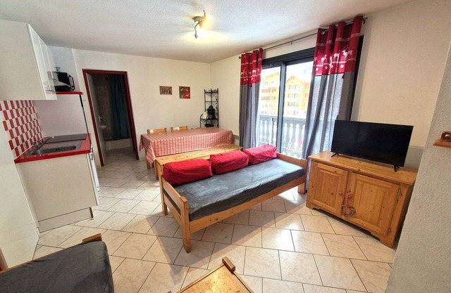 Spacious apartment 8 ppl, Valfréjus center, balcony