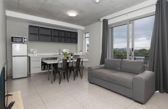 Spacious Apartment at Metropole Rosebank