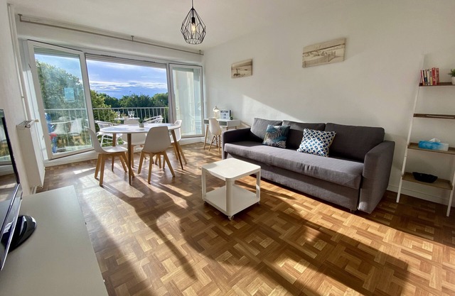 Spacious apartment near the ocean