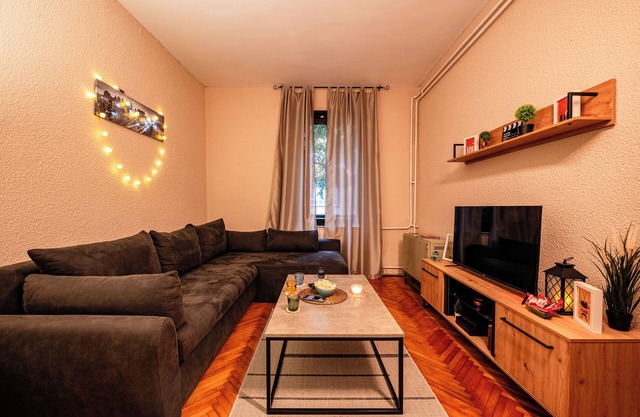 Spacious apartment in a perfect location with high-speed internet and A/C