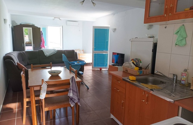 Spacious apartment in greenery and a stream above the city crowds