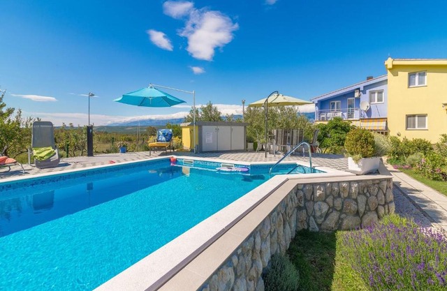 Spacious Apartment in Podgradina with Pool