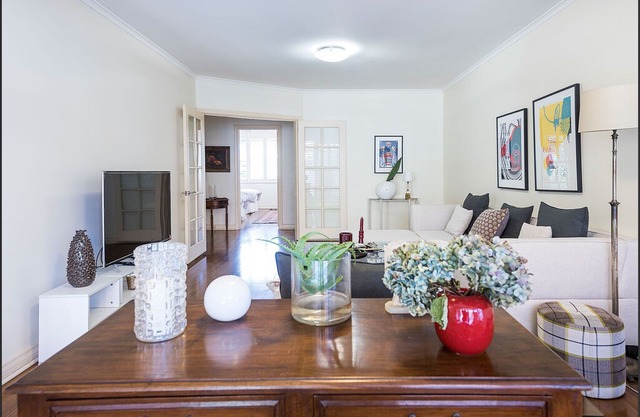 Spacious apartment in prestigious Toorak