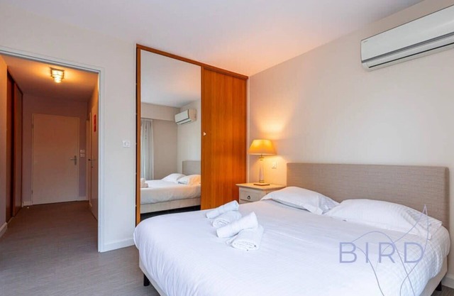 Spacious apartment Pool and Parking