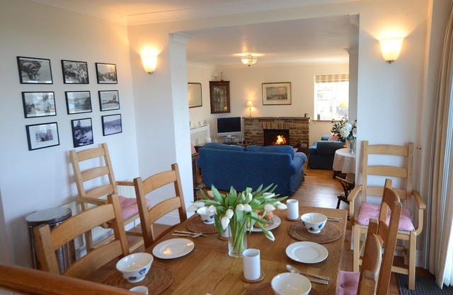 Spacious apartment, stunning waterside views, near beach, Bantham, South Devon