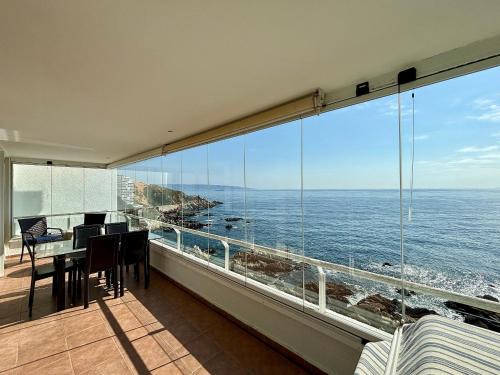 Spacious apartment with panoramic sea view
