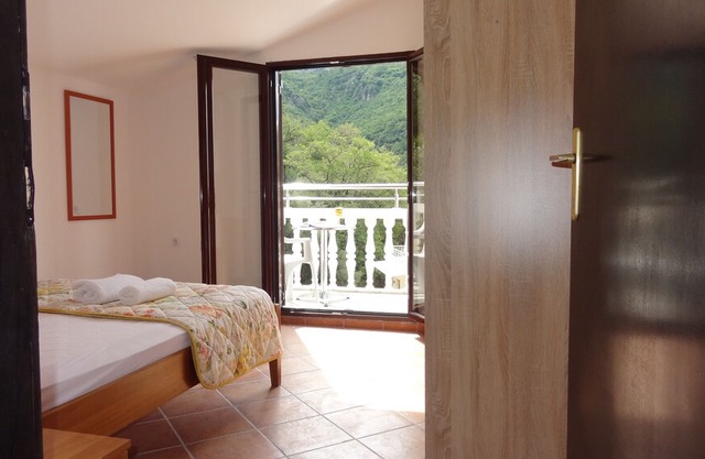 Spacious Apartment with Sea Views and Mountain Views