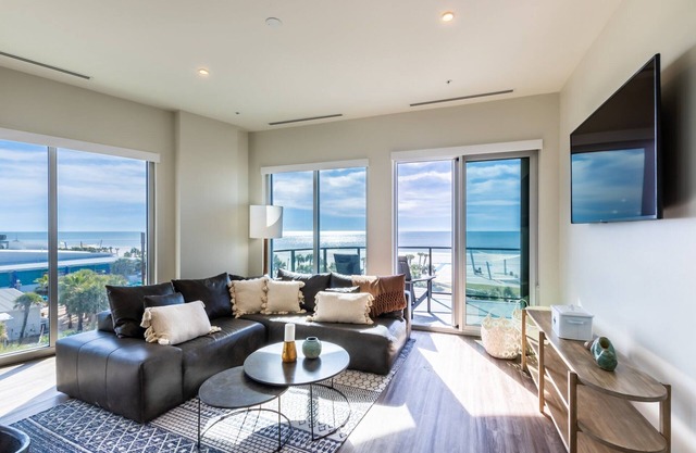 Spacious Beach Front Balcony | walking distance to ALL local hotspots