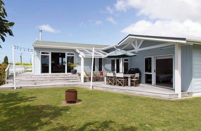 Spacious beach house retreat on Hornsea. A short walk to town, estuary & beach.