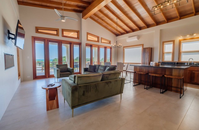 Spacious beachfront retreat with a soaking tub - pool, canoes, dock, & grill