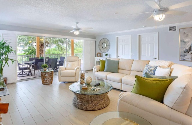 Spacious Beachside Family Condo, Sleeps 10, W/D, Beach Gear, Pool, Gourmet Kitchen-101 Casa de Playa