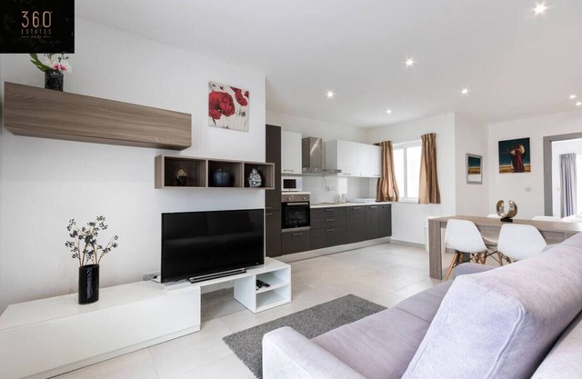 Spacious, beautiful central penthouse with BBQ