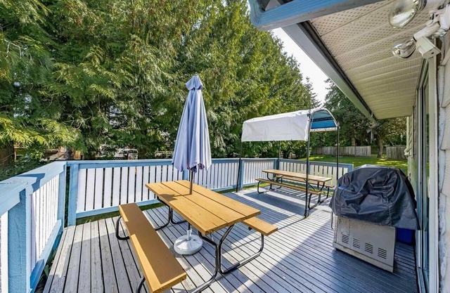 Spacious & Beautiful Room- Large Window & Fully Carpeted- in a Great Location