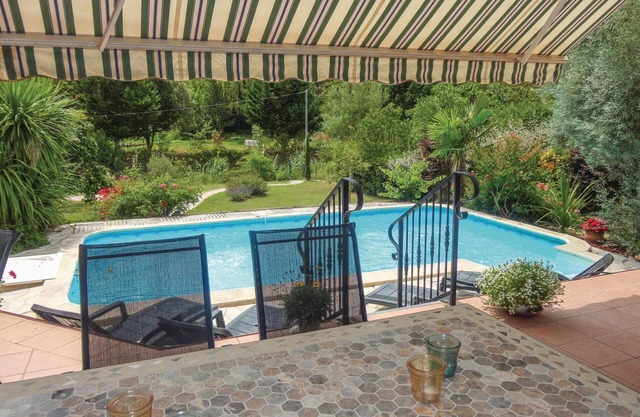 Spacious, bright villa with pool in Lamalou-les-Bains.