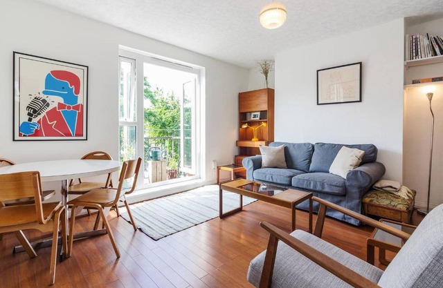 Spacious, Bright 2 Bed apt in East London