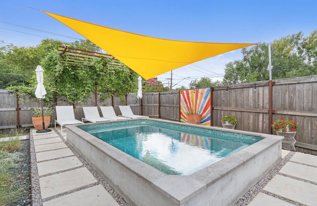 Spacious Bungalow Oasis + Heated Pool + Parking 1 block from South Congress
