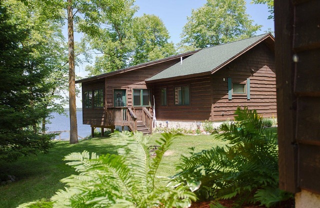 Spacious cabin on Big Sandy