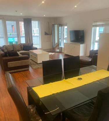 Spacious Central Penthouse Apartment With Parking