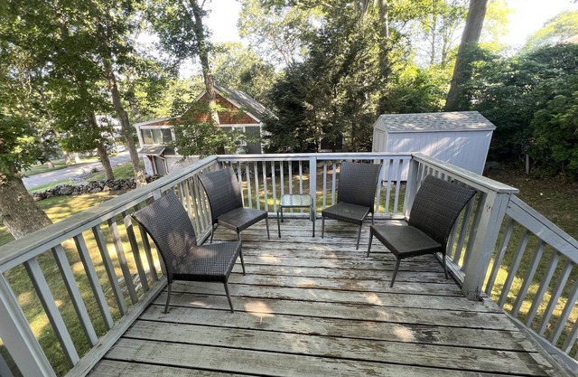 Spacious coastal living with AC near Narragansett Beaches