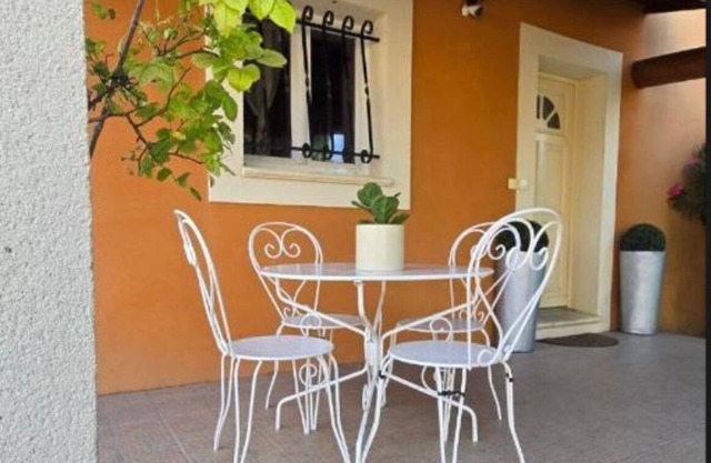 SPACIOUS & COMFORTABLE house in MONTEUX, next to Parc Spirou and Wave Island.