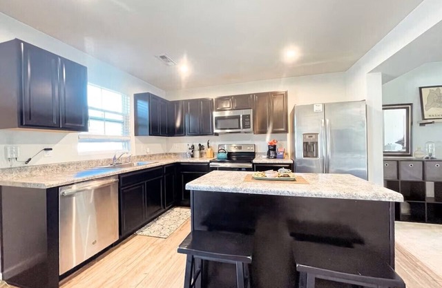 Spacious, comfortable, bright 3br, 2.5 ba townhome