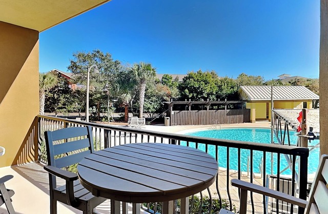 Spacious condo w. pool views + private beach access