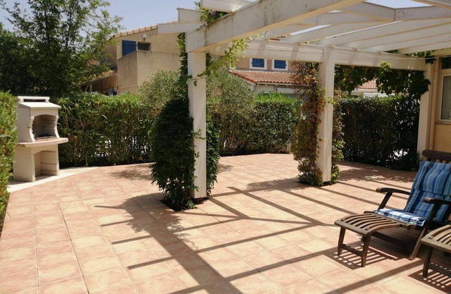 Spacious corner villa with nice view on natural reserve, 3 bedrooms, AIRCO, WIFI, PORTIRAGNES PLAGE