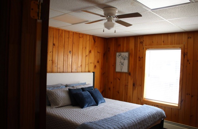 Spacious & cozy 3-bdrm apt in the Western Mountains of Maine no cleaning fee!