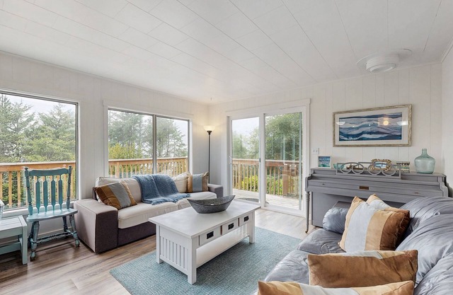 Spacious dog-friendly home with ocean views, full kitchen, washer & dryer