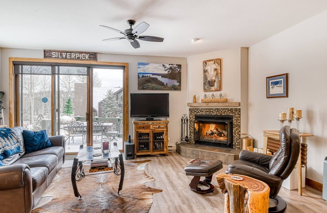 Spacious & Dog-Friendly Townhouse w/Shared Hot Tub, Free WiFi, & Wood Fireplace
