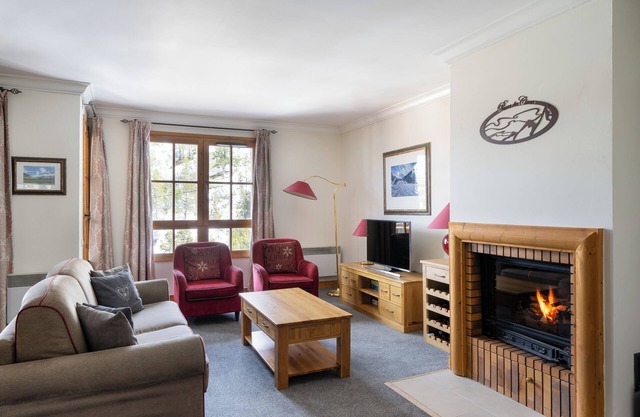 Spacious duplex in sought after Prince des Cimes with Pool