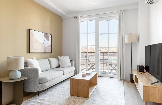 Spacious Dumbo 1BR w/W/D, Roof & Gym, nr TimeOut Building, by Blueground