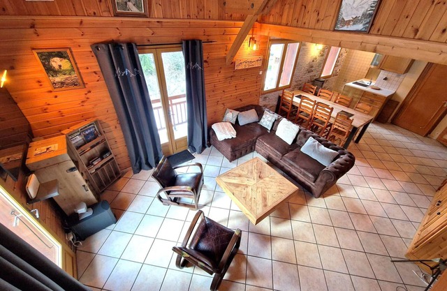 Spacious duplex 14 ppl, WiFi, parking, skis, Valfréjus