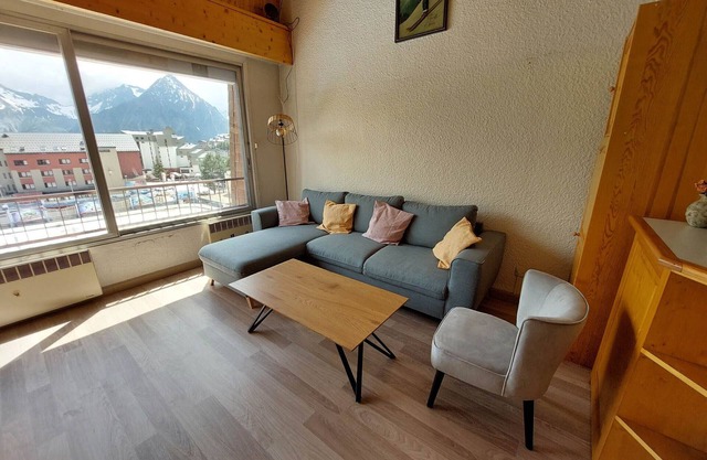 Spacious Duplex at the Foot of the Slopes – Sleeps 8, Central Location