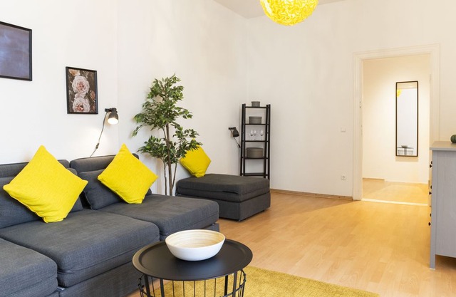 Spacious Family Apartment @Mauerpark +SelfCheck-in