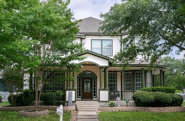 Spacious Family - Friendly Home Near Wedding Venues and Plum Creek Golf Course.