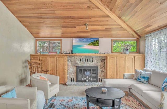 Spacious Family Home with Bikes, Beach Toys, Grill, Workspace