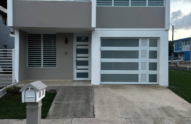 Spacious Family Friendly 4BR Home Near Beach