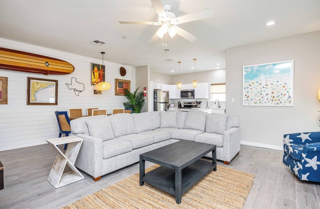 Spacious Family Haven: Beach Life, Resort Living, & Recreation at Aruba Bay