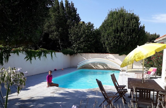 Spacious, friendly house with pool
