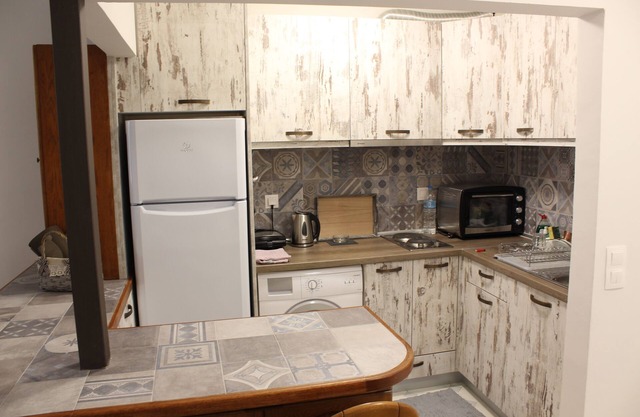 Spacious ground floor apt 5' from Corfu Spianada