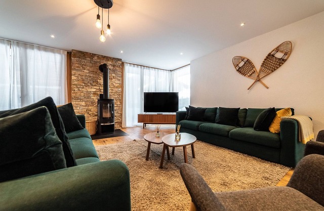 Spacious Ground Floor 4 Bedroom, 3 Bathroom Apartment with Large Garden